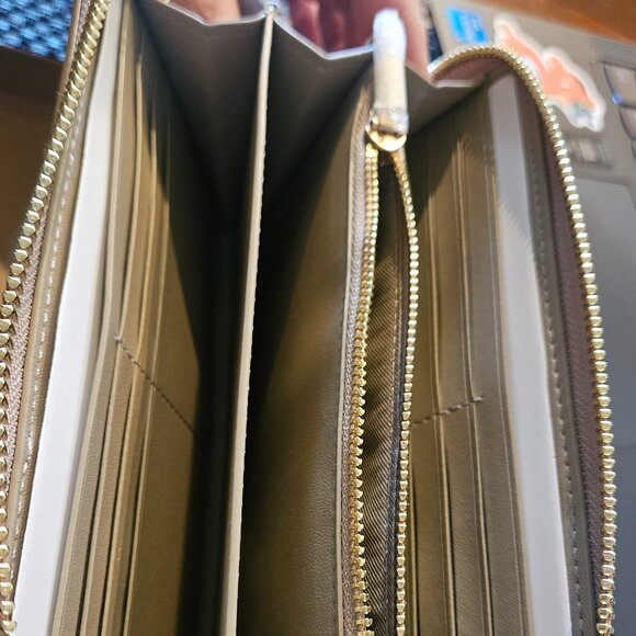 Coach Long Zip Around Wallet In Signature Canvas - Boxed - NWT - Picture 6 of 13